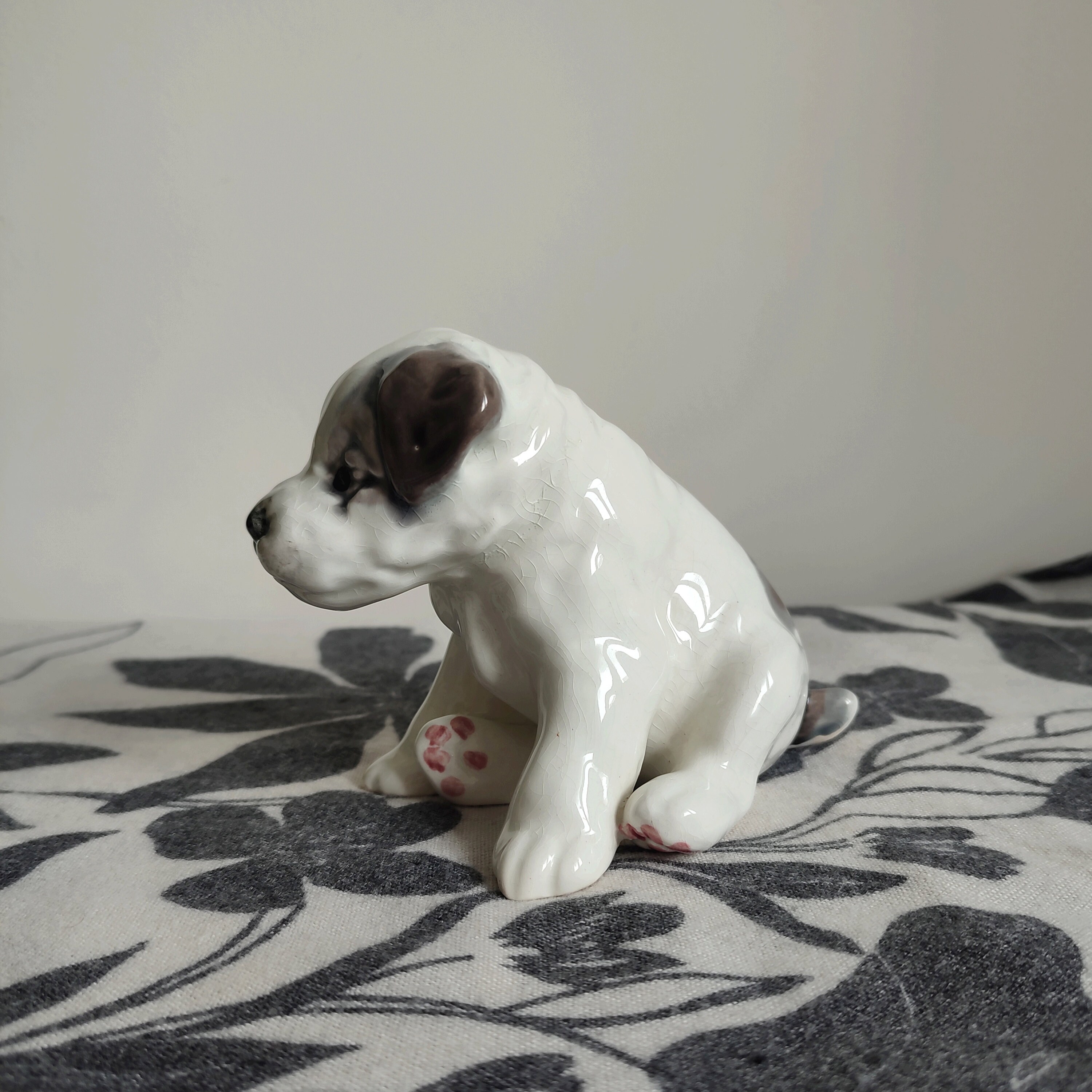 希少なソ連コナコヴォZIKファイアンス工場製子犬の置物ヴィンテージ