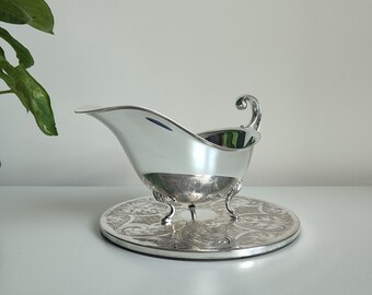 Elegant Silver Plated Gravy Boat on Three Legs Hooves Serving Ware Silverwares Silverplated Sauce Boat Vintage Dining Table
