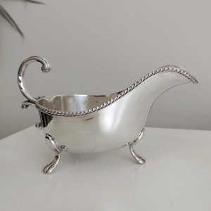 Elegant Silver Plated Gravy Boat Serving Ware Silverware Silver Plated Sauce Boat Vintage Dining Table Footed Gravy Boat