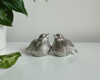 Vintage par de plata plateado pájaro sal y pimienta agitadores pájaros sal y pimienta set gorrión cocina decoración mesa decoración comedor servicio