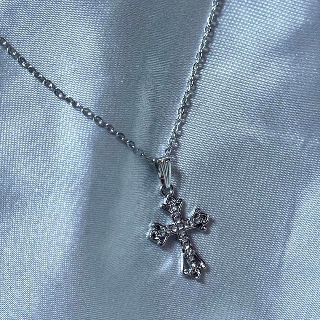ラインストーンシルバークロスネックレス - Etsy 日本