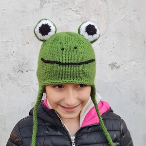 Froschmütze, gestrickte Frosch-Mütze, Hut-Frosch. Grüne Froschmütze, Froschmütze mit Ohrenklappen