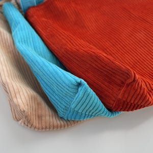 Paarse draagtas van getextureerde katoenen stof - dieppaars met binnenzak - perfect cadeau voor haar - premium corduroy designerdraagtas afbeelding 18