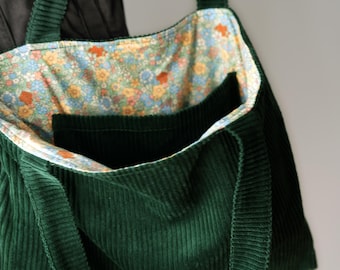 Donkergroene draagtas van getextureerde katoenen stof - groot formaat met binnenzak - perfect cadeau voor haar - premium corduroy designerdraagtas