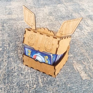 Caja para guardar tarjetas Pokémon, caja de Eevee, archivo cortado a láser. Porta tarjetas Pokémon. Archivo SVG para caja de tarjetas coleccionables.