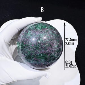 Rara sfera di gemme con rubino in cianite e zoisite con reazione fluorescente / Pezzo unico da collezione di minerali per decorazione domestica e guarigione
