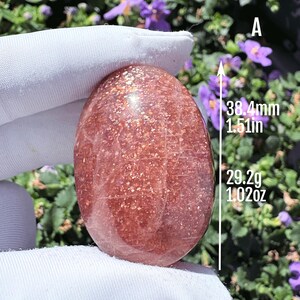 High-Quality Arusha Sunstone Palm Stone Premium Grade Stunning Double-Sided Rainbow Flash Rare Orange Sunstone Pocket Crystal Tumbled Stone A：29.2g
