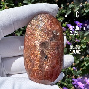 High-Quality Arusha Sunstone Palm Stone Premium Grade Stunning Double-Sided Rainbow Flash Rare Orange Sunstone Pocket Crystal Tumbled Stone C：56.1g