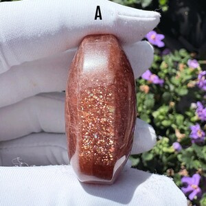 High-Quality Arusha Sunstone Palm Stone Premium Grade Stunning Double-Sided Rainbow Flash Rare Orange Sunstone Pocket Crystal Tumbled Stone image 2