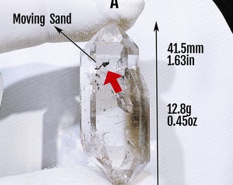 Diamante Herkimer biterminado largo, cuarzo raro con burbujas y arena en movimiento, y arcoíris. Cristal de alta energía para la meditación y la sanación.