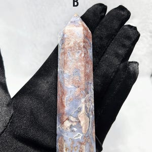 紫とピンクの花瑪瑙タワー（桜瑪瑙） - チャクラのバランスを整える高品質ヒーリングクリスタル