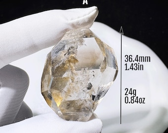Dymny kryształ diamentowy Herkimer z kwarcem w kształcie diamentu i tęczowym, unikalnym kryształem z Chin. Podwójnie zakończony kwarc dymny
