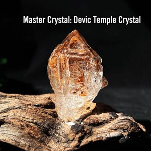 Cristal Maestro Raro: Cristal Elestial del Templo Devic, Generador de Cuarzo Elestial de Arcilla Roja con Cristal Infantil Interior -Cuarzo Ventana Esquelético