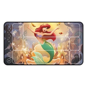 Tapis de jeu TCG - Lorcana - Ariel Spectacular Singer - plusieurs tailles AVEC zones