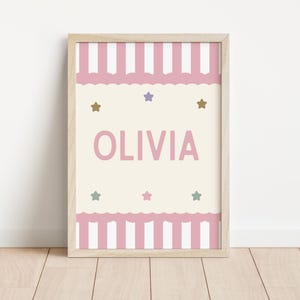 Impresión de pared personalizada para niñas en color rosa para dormitorio, sala de juegos o guardería.