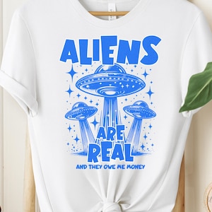 Funny Alien T-Shirt, Conversation Starter for UFO Lovers, Ideal for Friends Who Love Science Fiction, Humorous Conspiracy Theory Tee