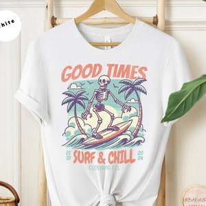 Chemise de surf squelette, t-shirt graphique de surf vintage, vêtements de plage, cadeau d'été amusant, chemise Good Times & Chill, t-shirt Summer Vibes, cadeau pour les amoureux de la plage