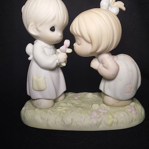Vintage Precious Moments Los buenos amigos son para siempre 521817 Idea de regalo para mejores amigas y hermanas de Precious Moments
