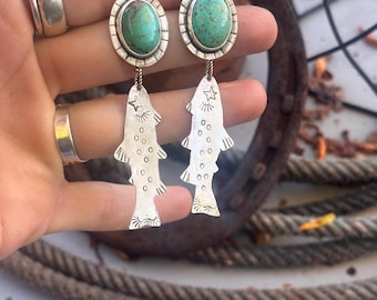 Pendientes de plata de ley con trucha y turquesa: estilo western.