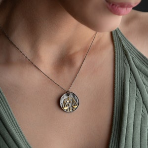 Naszyjnik ze znakiem zodiaku Waga - ręcznie robiony 925 srebro - 14-karatowe złoto lub wykończenie oksydowane - 12 wzorów horoskopu - prezent dla miłośników astrologii