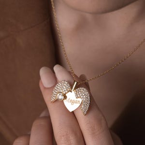 Personalisierte Engelsflügel Halskette • 925er Silber • Individuell gravierter Schmuck für Frauen • Durchdachtes Geburtstagsgeschenk • Valentinstagsgeschenk für Sie
