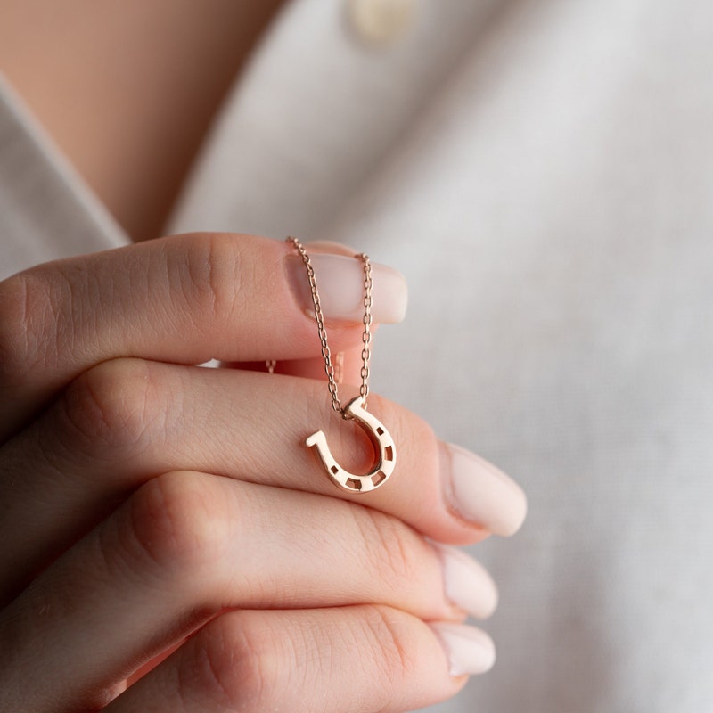 Debbie Horseshoe Chain Necklace main image 0