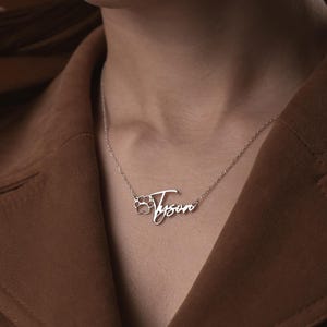 Collar personalizado con nombre de mascota / Plata de ley 925 / Chapado en oro de 14 quilates / Colgante personalizado con forma de pata de perro o gato / Regalo conmemorativo y joyería para amantes de las mascotas