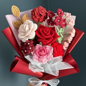Flor del día de San Valentín, rosa roja, ramo de crochet hecho a mano, cumpleaños, aniversario, graduación, decoración del hogar, regalo para ella, esposa, novia
