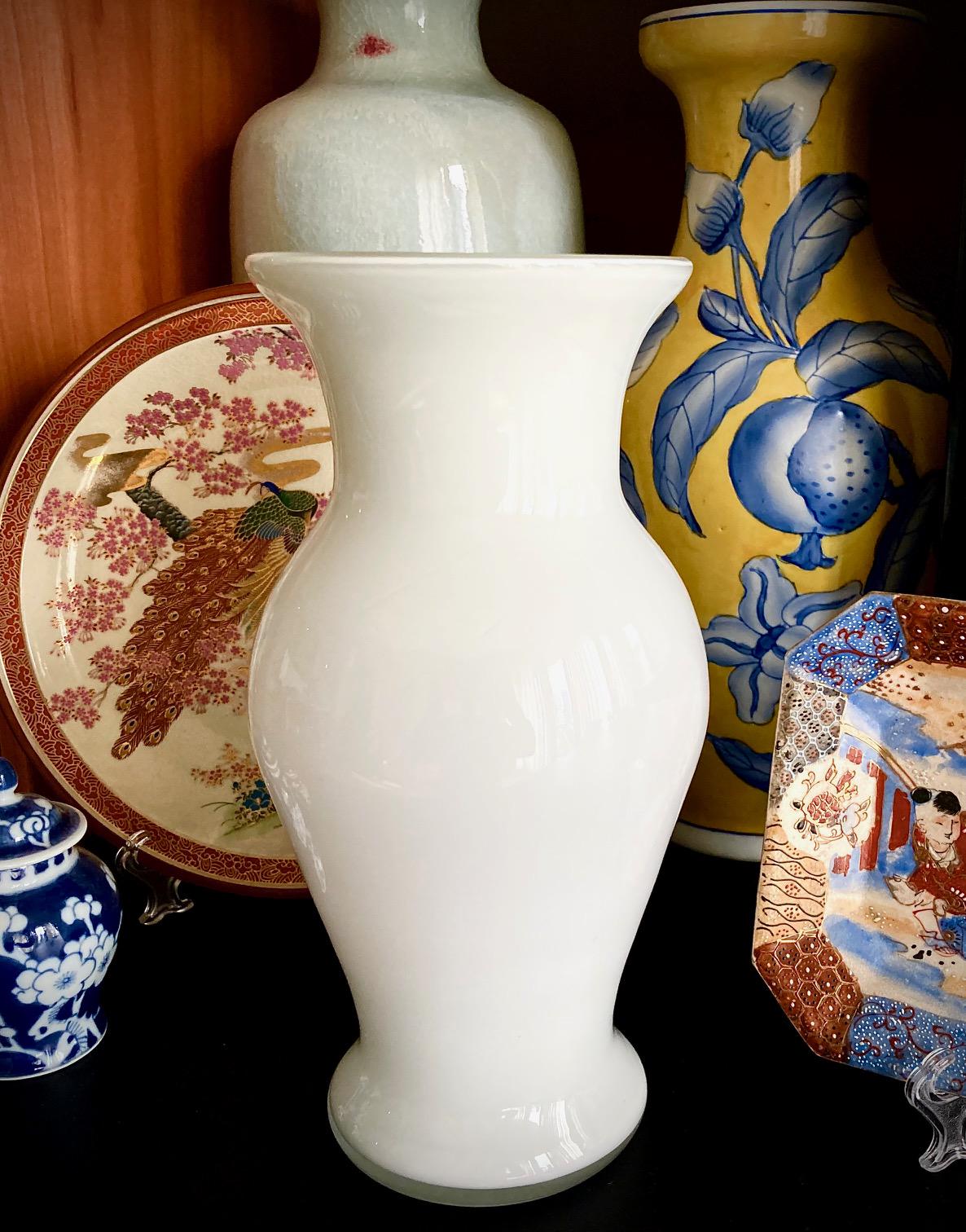 ヴィンテージ イタリア製 ホワイトガラス花瓶 – ムラーノ風 カプセル型