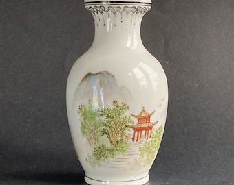 Chiński wazon porcelanowy Famille Rose – kaligrafia – XX wiek