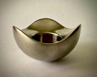 Bougeoir « Bloom » de Georg Jensen en très bon état - Fabriqué au Danemark - Années 1990 - Pièce de collection élevée.