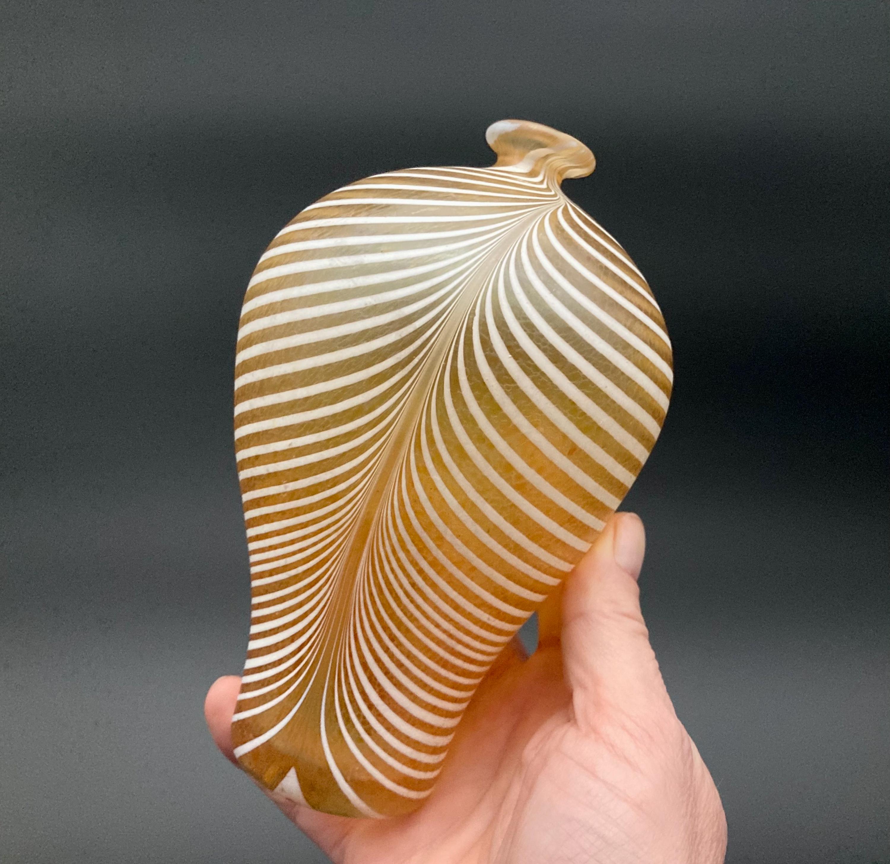 Bertil Vallien Kosta Boda Minos ガラス花瓶、17.5 cm、スウェーデン