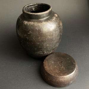 Antique Japanese Pottery Tsubo Jar, Edo Period, Early 19th Century