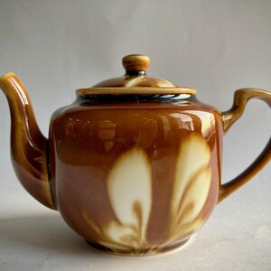 Vintage c.1970&#39;s Chinese Porcelain Teapot - Unused/New Condition - Zhongguo Zhi Zao - Great Quality - Collectability - Pottery and Ceramics.