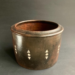 Sasak Lombok Pottery Pot with Stone Inlay, Earlier 20th Century, Bitong, Hand Crafted Rustic.