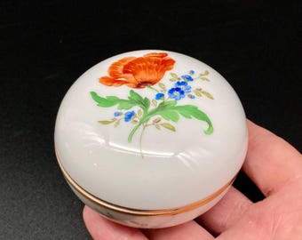 Meissener Porzellan-Schmuckdose mit Blumenmuster, handbemalt, Mitte des 20. Jahrhunderts.