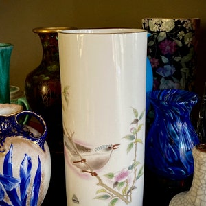 Vintage japansk porslinsvas – handmålad fågel- och blomsterdesign