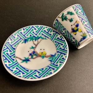 Japansk Kutani-Yaki porslinskopp och fat - Handmålad - Ca 2000 - Asiatisk konstkeramik.