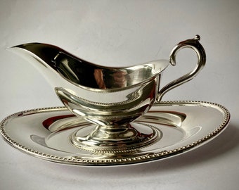 Ca. 1980er Jahre – Hervorragender Zustand – Sauciere und Servierplatte versilbert.