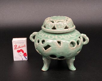 Korean Celadon Glazed Tripod Censer, Mid-20th Century Koro, Green Crackle.