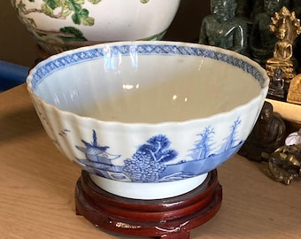 Chinese 18th Century Blue and White Porcelain Bowl, 19cm's, Qianlong, Qing Dynasty.
