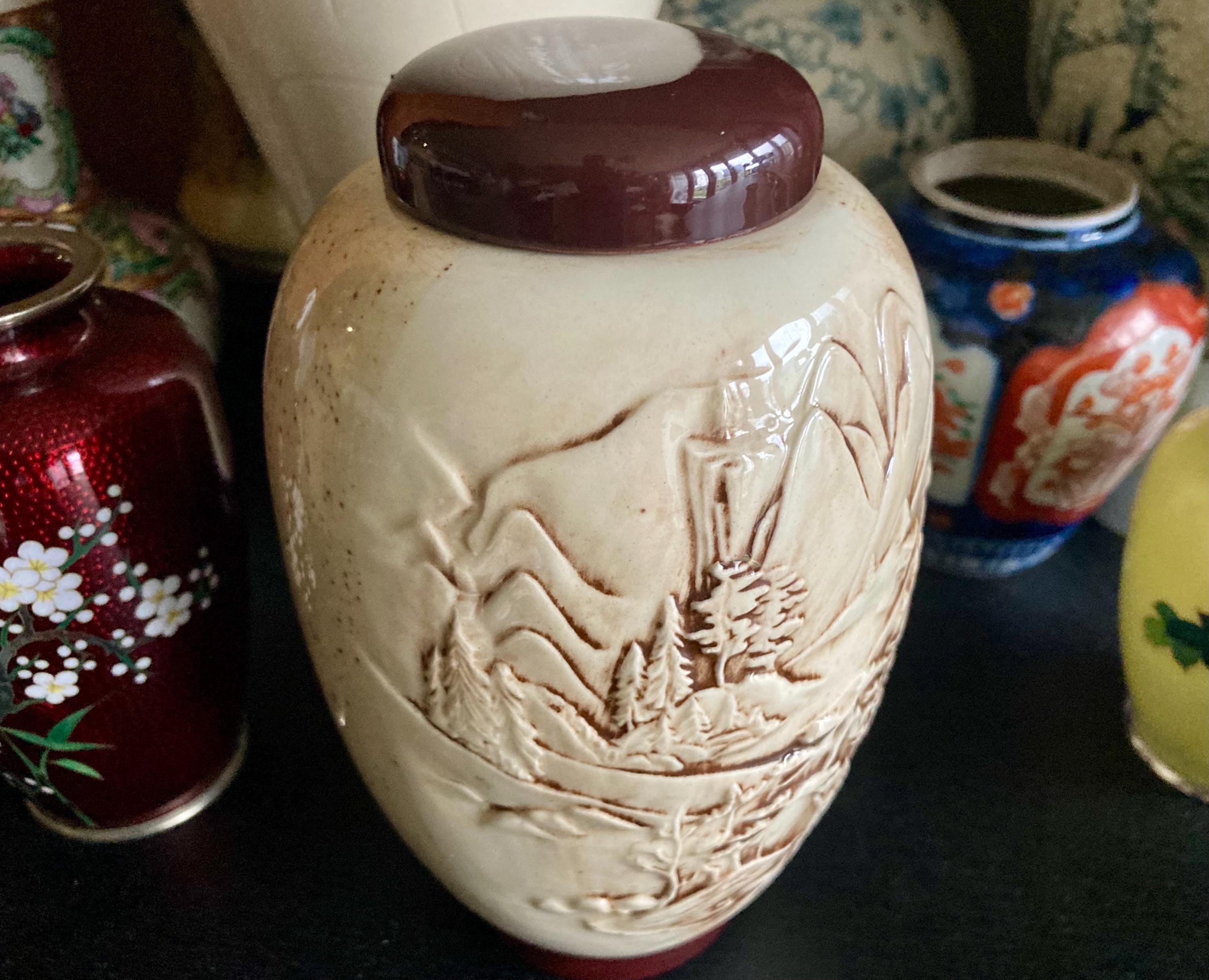 ヴィンテージの日本製刻印入り陶器瓶（蓋付き） - アジアンインテリア