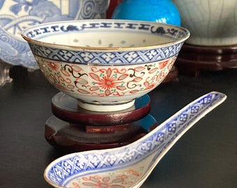 Chińska porcelanowa miseczka i łyżka na ziarna ryżu Ling Long z ok. 1920 r. ze znakiem Wan Yu.