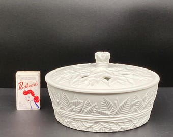 Bernardaud Limoges Bisque Porcelain Potpourri Jar, 16.5cm, 20th Century France.
