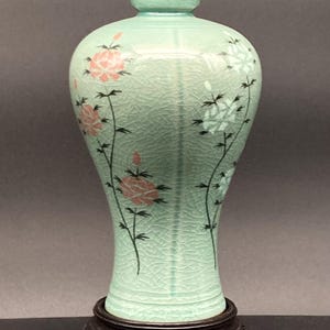 Koreansk celadonvas med krakelerad glasyr, Meiping, 18,5 cm, 1900-tal