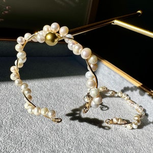 Sunlit Pearlescence: Ivory Baroque Pearl Circle Bracelet with Golden Clasp - Luxurious Gift for Her, Elegant Jewelry
