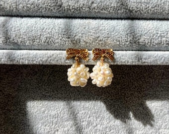 Vintage-Inspired Bow and Pearl Cluster Earrings, Elegant Gold-Tone Fashion Studs - Perfect Jewelry Gift for Her, Timeless Elegance