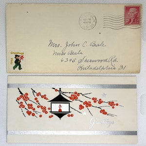 Carte et enveloppe de Noël argentées et rouges vintage 1956. D'occasion et signée, de superbes graphismes pour collectionner, bricoler, réutiliser