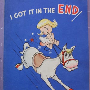 Carte de joyeux anniversaire vintage des années 1950 inutilisée avec un cheval avec des dents en plastique. De superbes graphismes pour collectionner, bricoler, réutiliser