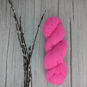 Tired Princess, Hand Dyed Yarn, Indie Dyed Yarn, Pink, Magenta, Fluorescent, Hot pink, Wool, DK, Fingering, Merino, Sock,